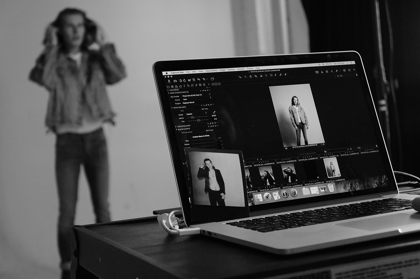 New-York-Fashion-Photographer-Grayson-Hoffman-On-Set-Behind-The-Scenes-Studio-On-Location-Black-And-White-12