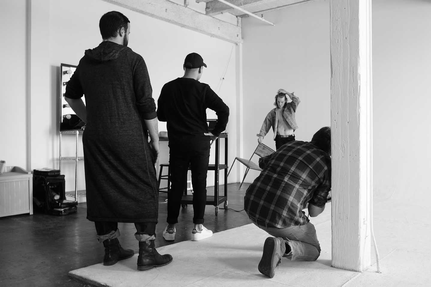 New-York-Fashion-Photographer-Grayson-Hoffman-On-Set-Behind-The-Scenes-Studio-On-Location-Black-And-White-13