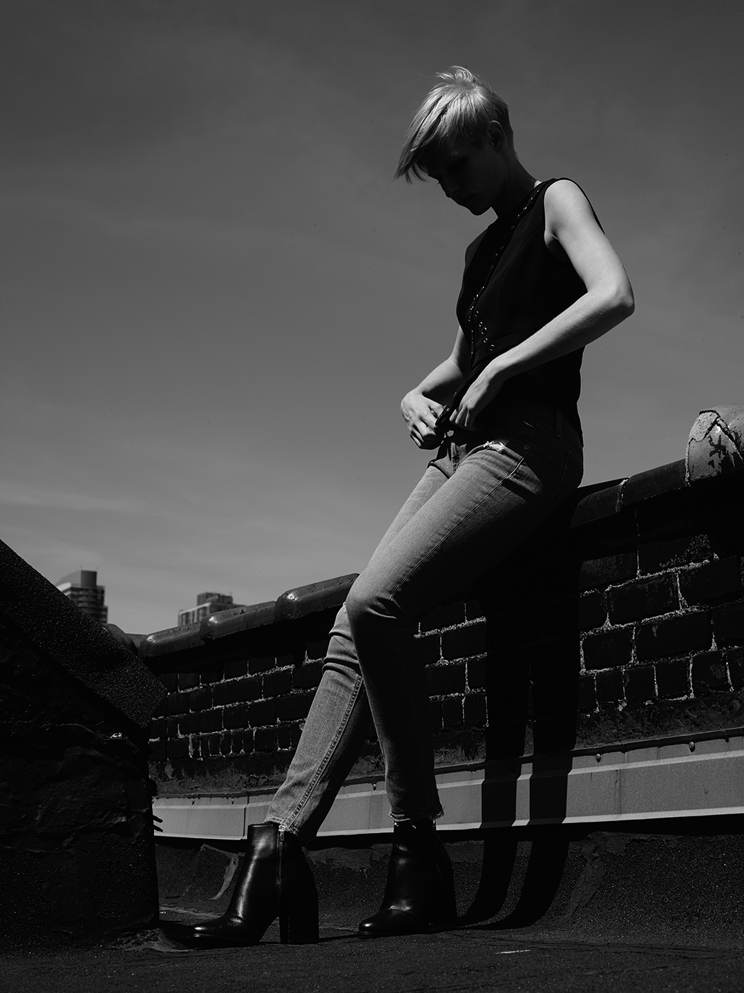 New-York-Roof-Top-Blond-Model